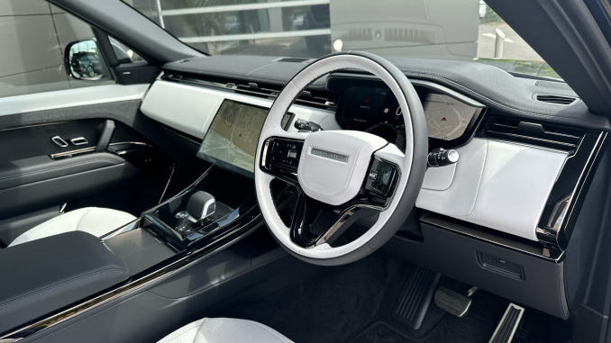 Land Rover Range Rover Sport 3.0 D250 Battersea Edition 5dr Auto Diesel Estate - Image 38